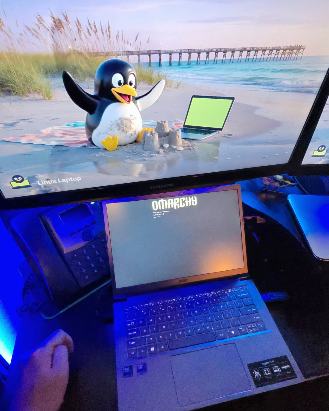 Keyboard under the Tux wallpaper