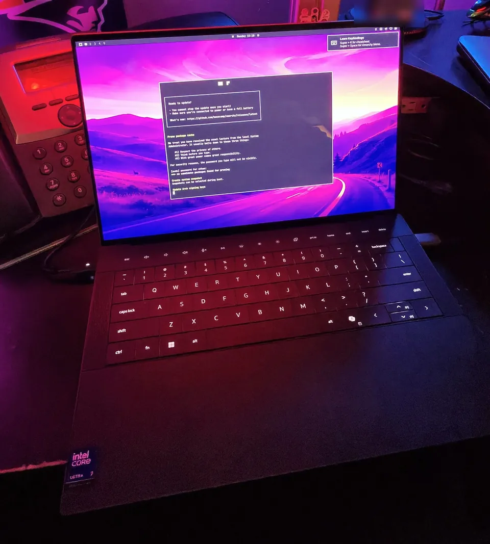 Omarchy desktop and keybindings tip on the XPS 14